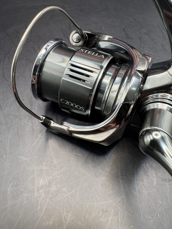 Shimano 22 STELLA C2000S Spinning Used With Box Rank B - Image 4