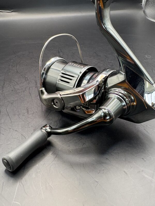 Shimano 22 STELLA C2000S Spinning Used With Box Rank B - Image 9