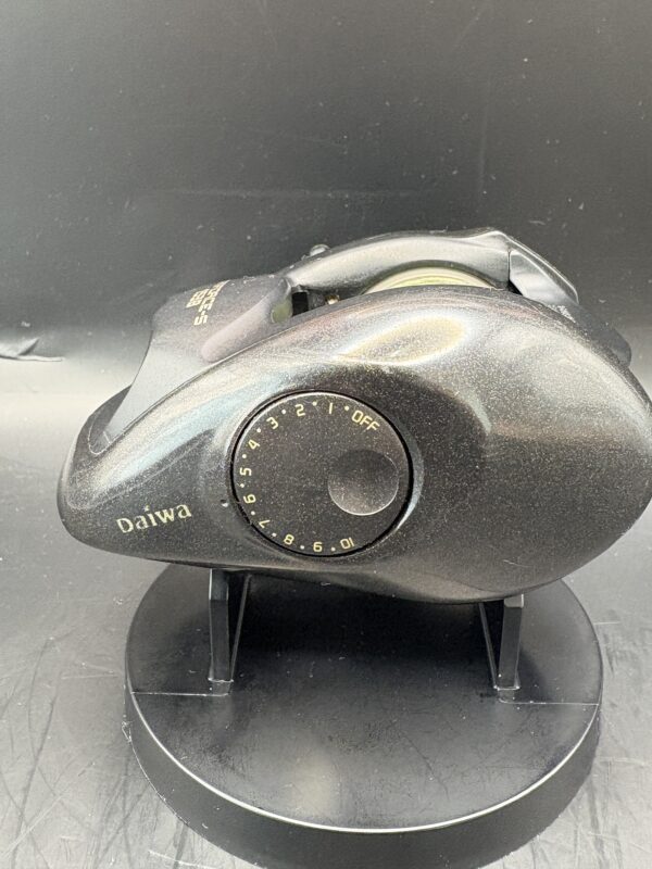 Daiwa Triforce 153B Baitcasting Used Without Box Rank D - Image 3