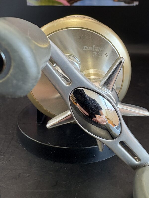 Daiwa 98 millionaire CV-Z 253 Baitcasting Used With Box Rank D - Image 6