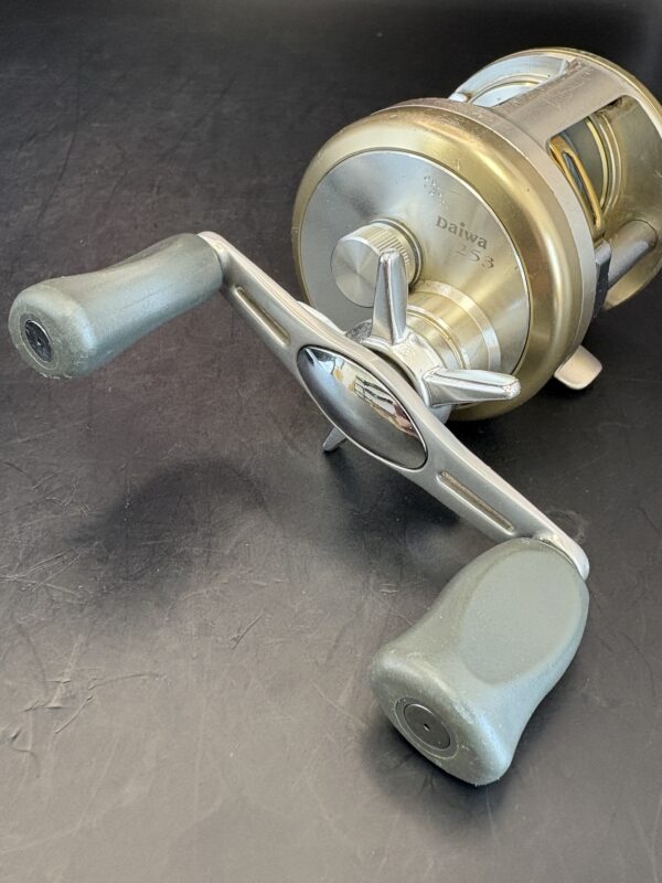 Daiwa 98 millionaire CV-Z 253 Baitcasting Used With Box Rank D - Image 8